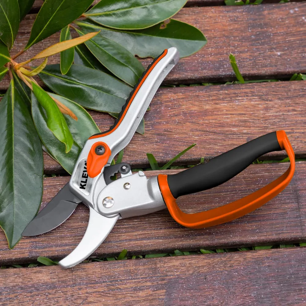 Auto-Rotating Ratchet Pruners - Comfortable Shears With Protective Handle