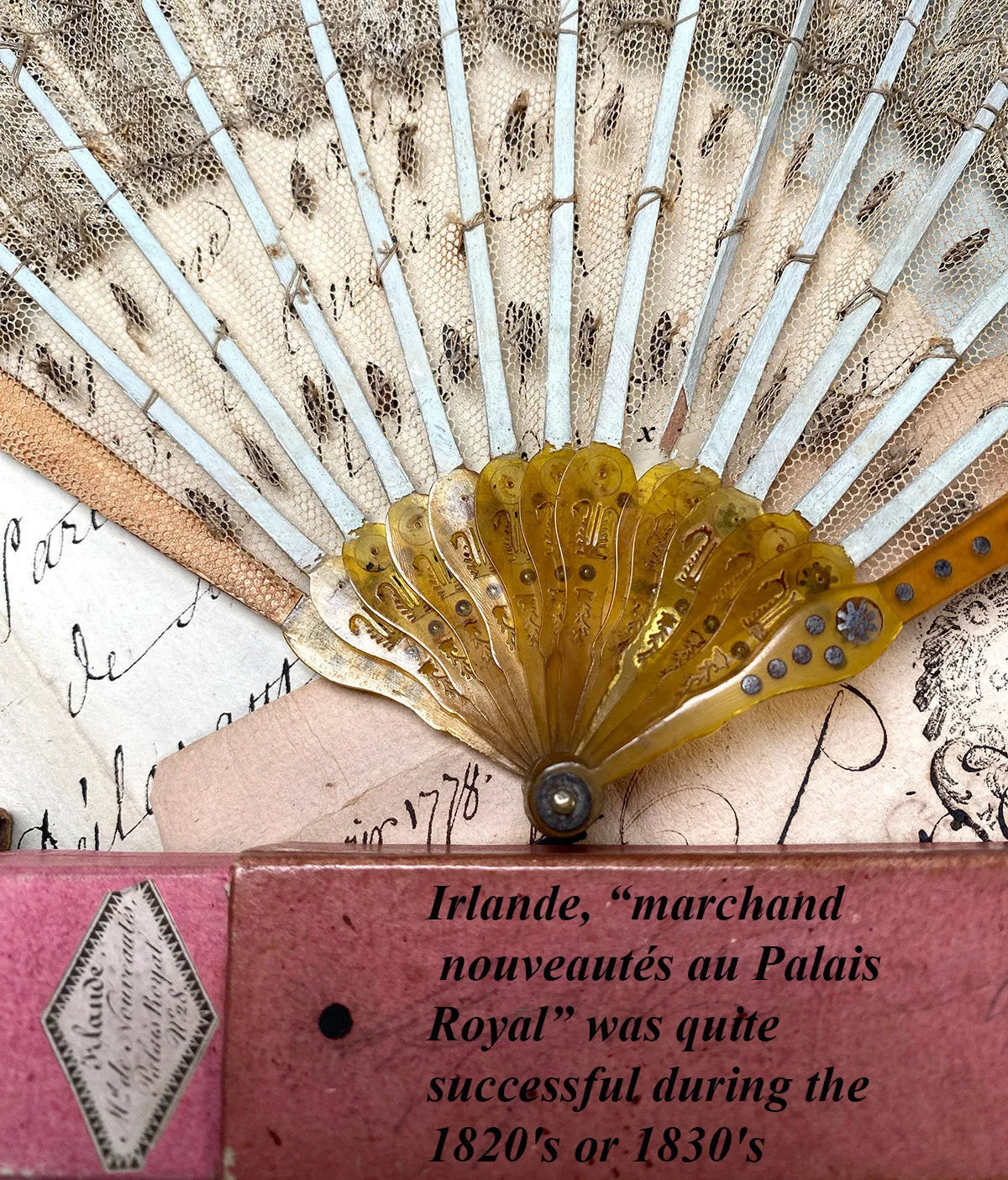 Fine Antique c.1820s French Irlande, Palais Royal Hand Fan, 16.5 cm Eventail, Horn and Tulle Embroidery and Sequins